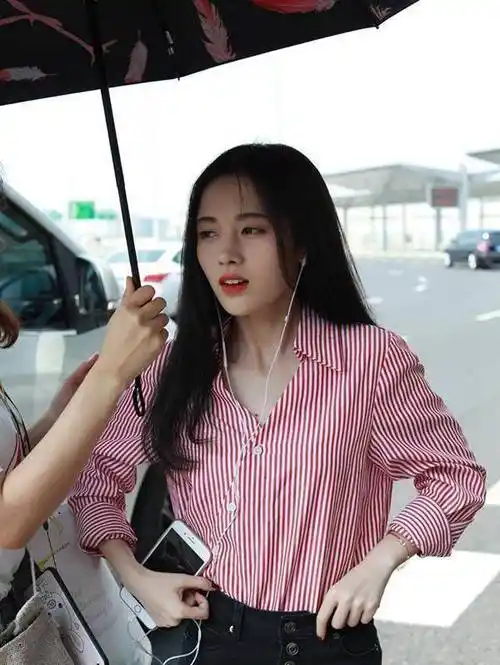 鞠婧祎体重只有76斤,这大概是所有女生都会羡慕的体重吧,不过她似乎有