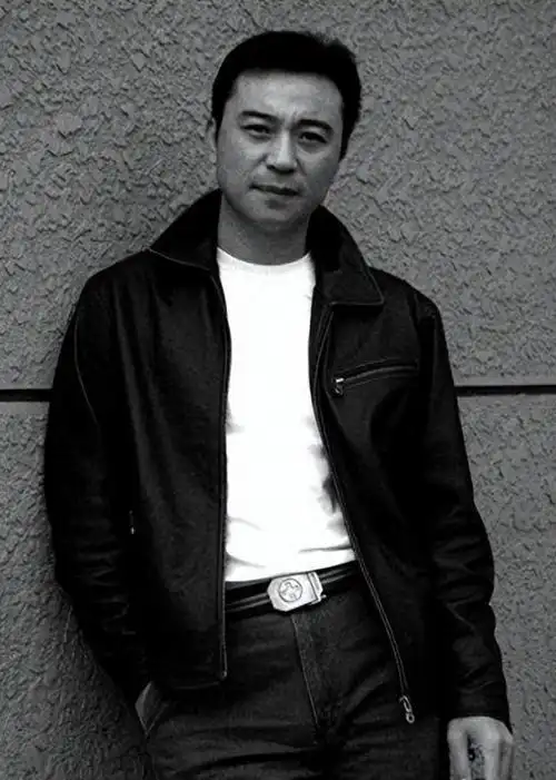 演员张晞临作假考入上戏娶小十多岁娇妻50岁才做爸爸