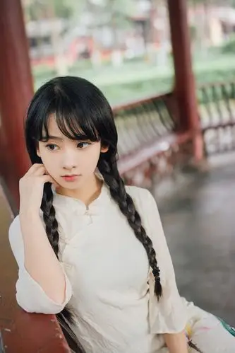 小萝莉双麻花辫白色民国服写真