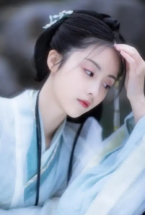 章乐韵唯美古风汉服写真图片