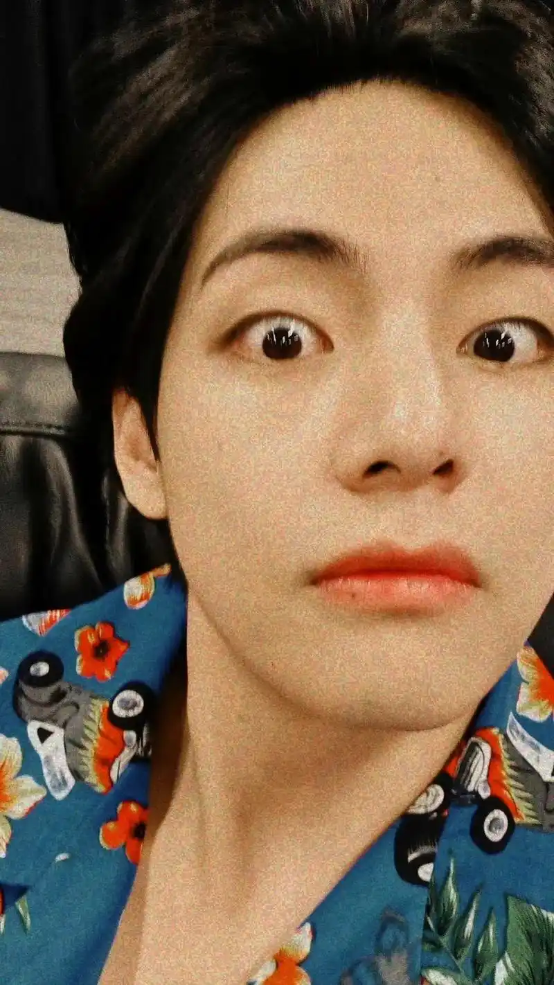 防弹少年团 #bts #金泰亨 #闵玧其 哥俩同时发自拍 - 抖音