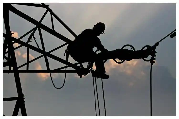 【临沂市第五届劳动之星竞赛-高压线路架设摄影图片】市电力技工学校