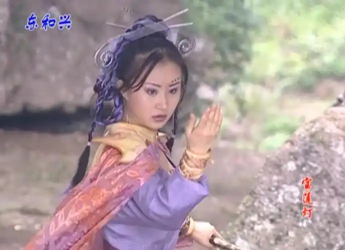 《宝莲灯》中的角色非常受低领人的喜爱,比如天上的二郎神,三圣母,孙