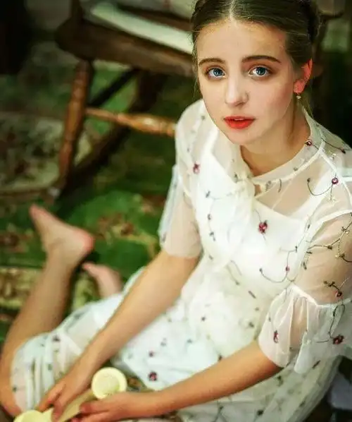 00后乌克兰小姐姐凭逆天颜值圈粉无数走红网络