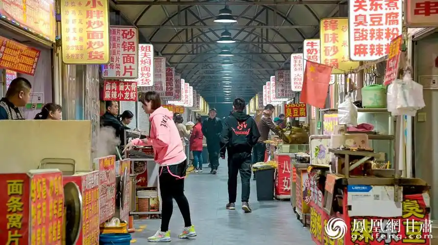 金昌市现已建成8个夜市,2个地摊集中区,摊位数共548个,就业人数1404人