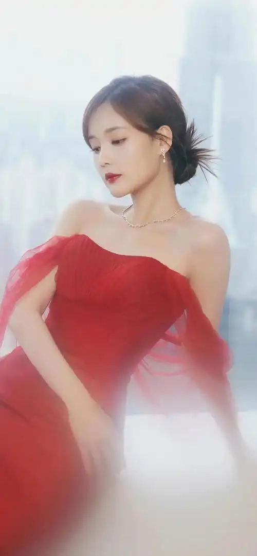 李一桐裙装写真大揭秘:如何穿出女神范儿的秘密武器!