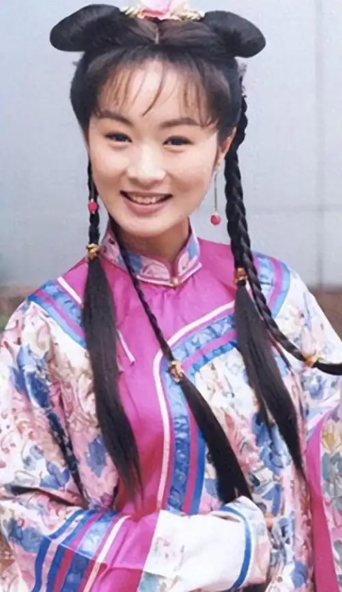 台湾女神于佳卉在2014年被发现在家中烧炭自杀,只留下一封令人困惑的