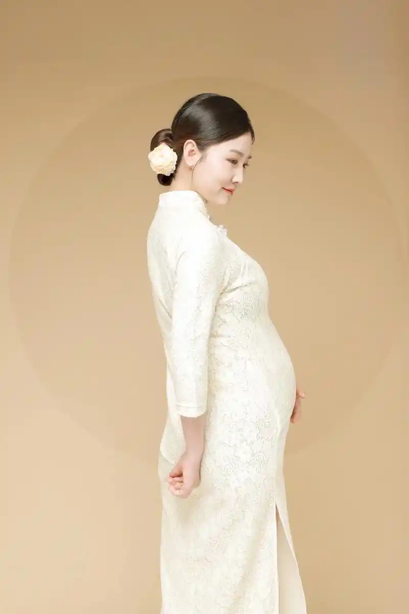 气质温婉中式旗袍孕妇照工笔画写真