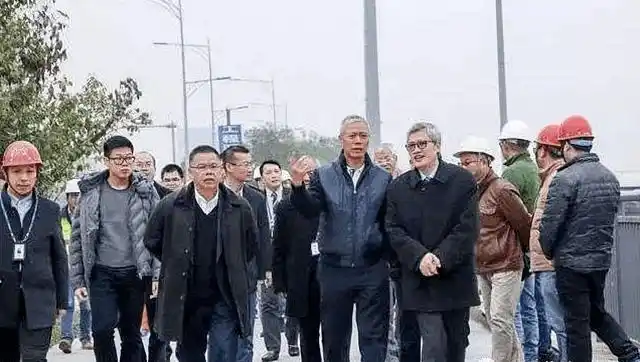 1969年,黄光苗出生在汕头濠江区达濠岛的珠浦村,和联泰系创始人黄振达