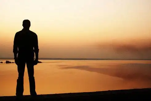 没背景,没学历的人,做好这2点,照样事业有成