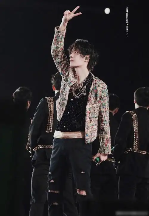 王一博吊威亚跨年舞台,彩排版更加精彩!