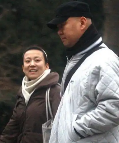 图郭冬临老婆疑曝光互喂甜食似热恋情侣