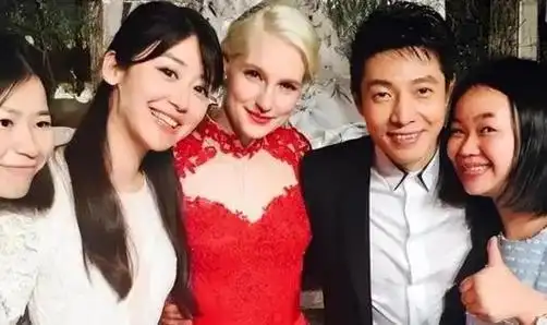 近日,一系列关于"撒贝宁"与"老婆"李白的微博曝光,引发网友热议.