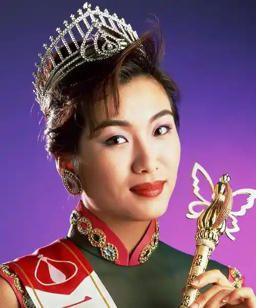 莫可欣:成龙力推的"最丑港姐",被方中信独宠25年,却仍遭质疑_陈淑兰