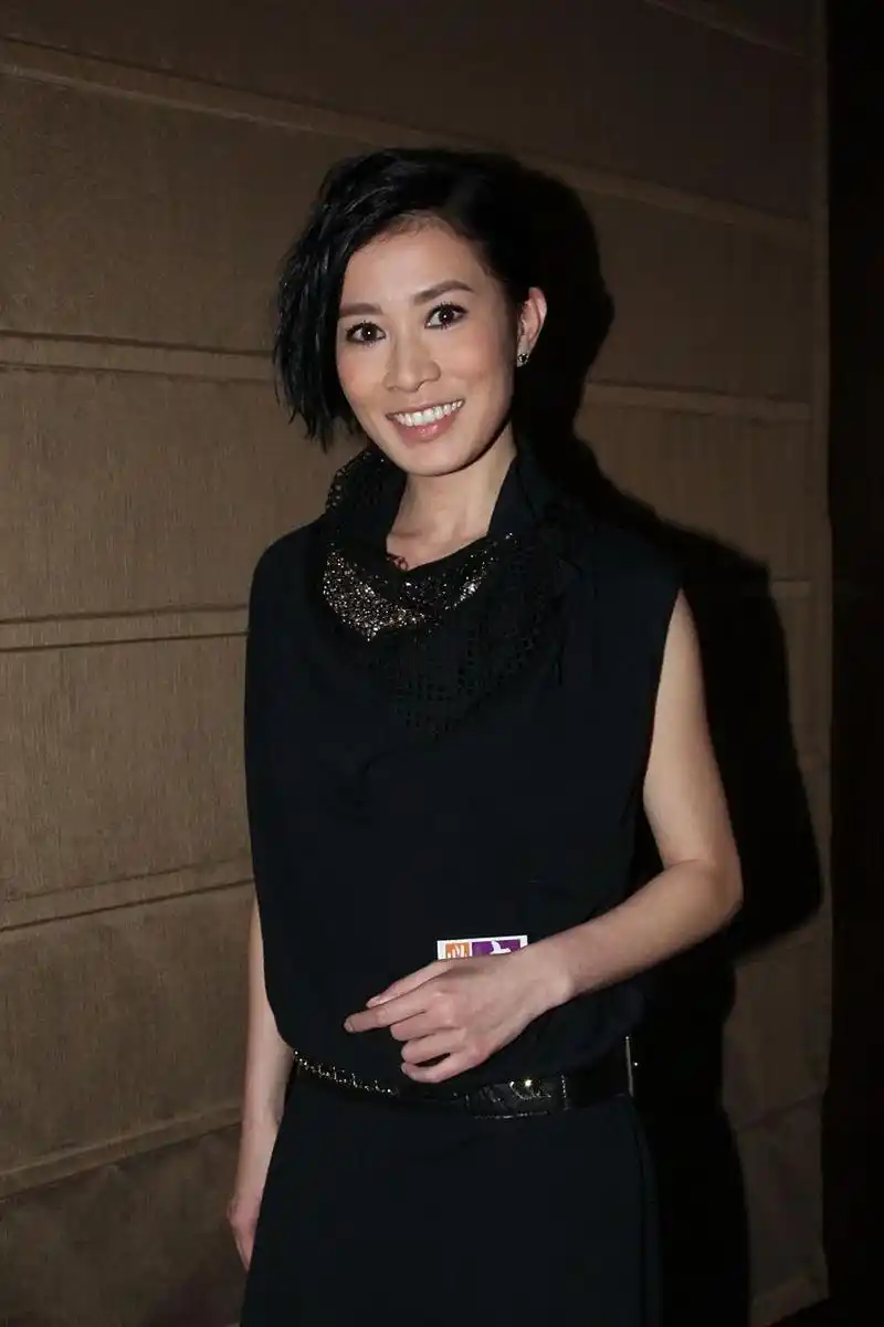 "  佘诗曼笑着说:"可能是物以稀为贵的原因吧!