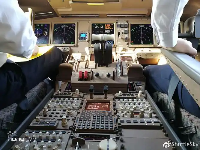 南航777货机驾驶舱