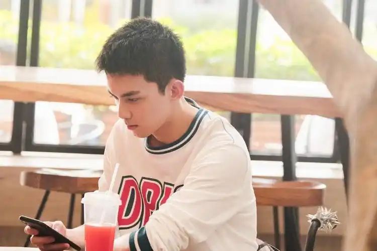 吴磊《穿越火线》路小北帅气剧照