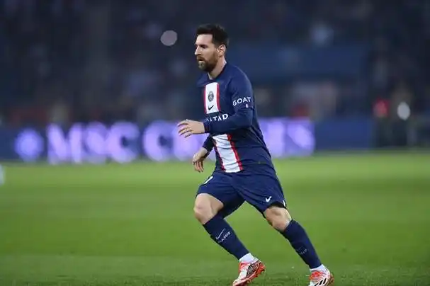 暂停续约谈判,梅西未接受大巴黎新合同,利雅得新月报价3亿年薪