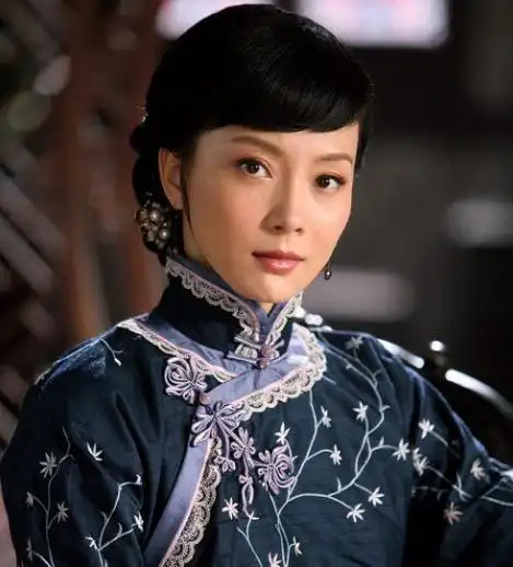 陈数在柳云龙主演的谍战剧《暗算》的第二部《看风》里饰演黄依依是