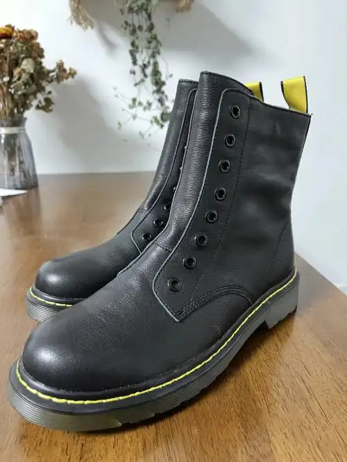 酷酷女孩马丁靴