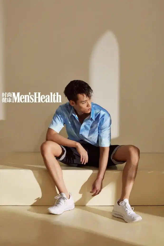董又霖《mens health》六月刊封面大片,大秀性感好身材