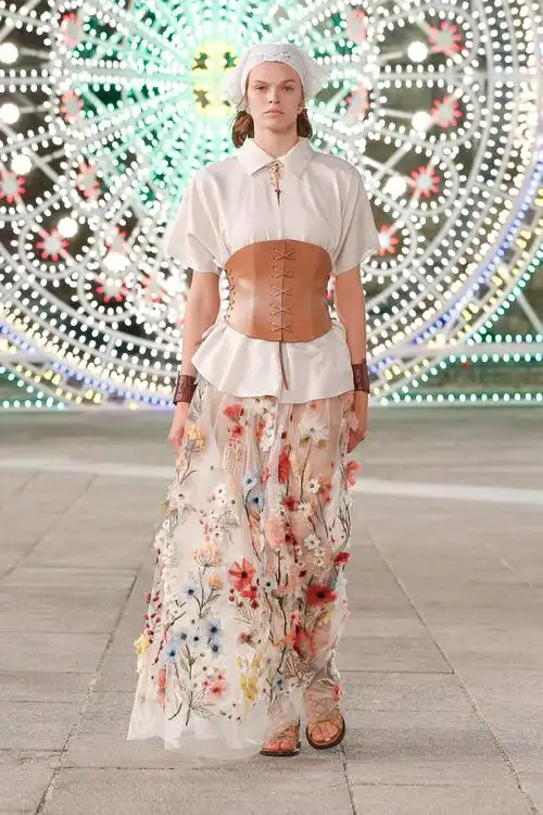 克里斯汀·迪奥 时装发布 发布会类型 度假 秀场 品牌 2021早春 女装