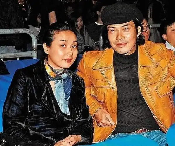 17岁出道42岁大红,帅气港星谢天华老婆不够美,人生却渐入佳境