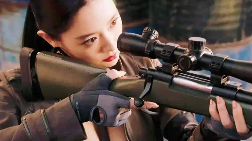 电影中最美女狙击手,枪法太飒了