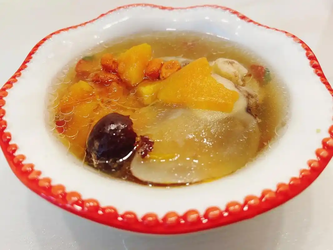 滋养汤来咯-木瓜海底椰筒骨汤.都说广东人爱煲汤 今天分享女儿 - 抖音