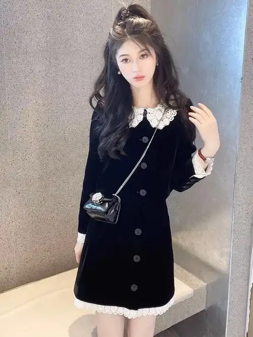 女装秋季新款轻奢高级感减龄洋气时尚小香风黑色丝绒上衣短裙套装