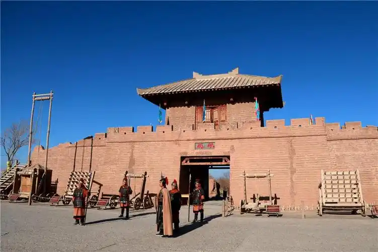 冬日暖阳照两关古城敦煌冬游正酣