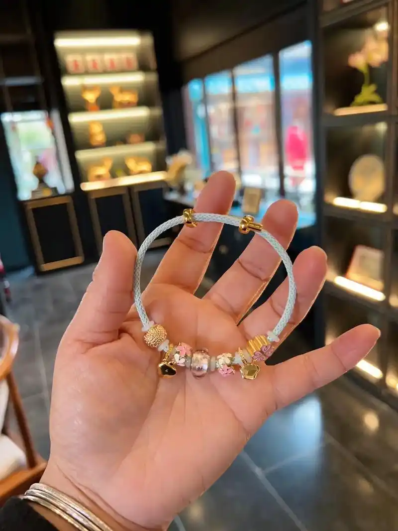 潘多拉手链的故事与寓意:     在西方神话中,丑恶从潘多拉 - 抖音