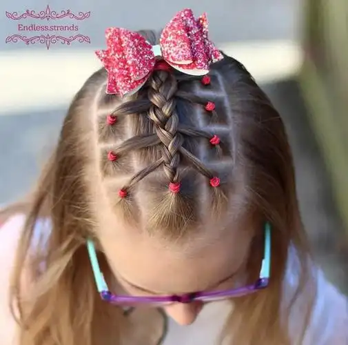 三岁小女孩头发怎么扎好看图片(最新款小女孩好看的辫子编发发型