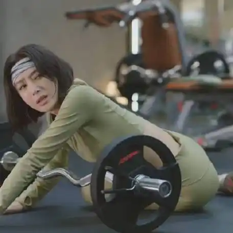 没白健身,姐姐身材管理很绝 秦岚