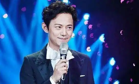 越来越照顾其他艺人,何炅老师有多暖?_一个人_人们_情商