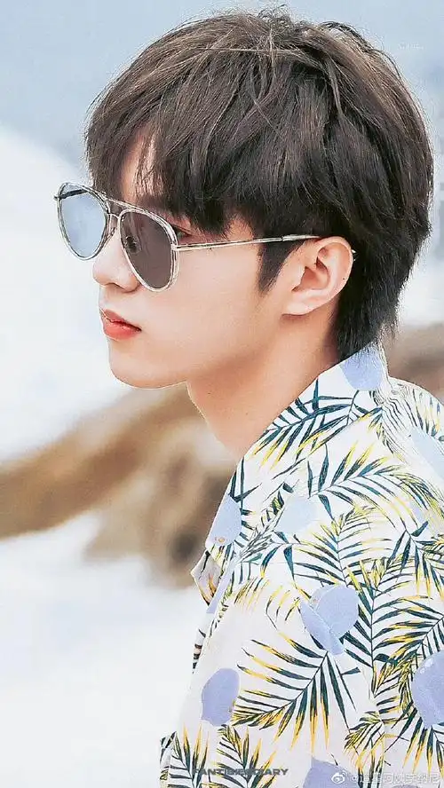 刘耀文海边自拍