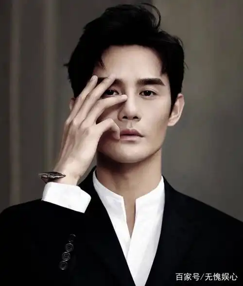 你们品品王凯这双堪比艺术品的手,最后一张太绝了