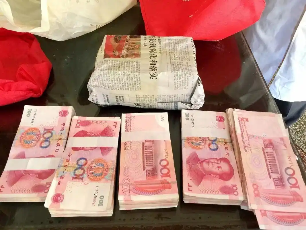疑云重重!丽江一男子诊所捡到15万现金,竟好多天没人来找