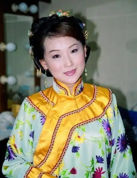 《小丈夫妻大姐》,慕钰华在剧中出演女一号李秋月