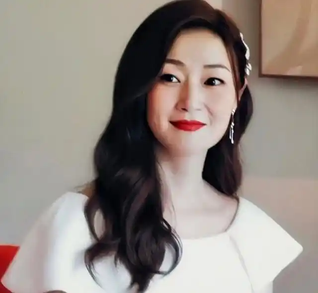 "不老女神"万绮雯近照曝光,如今50岁逆生长,网友:还是那么美