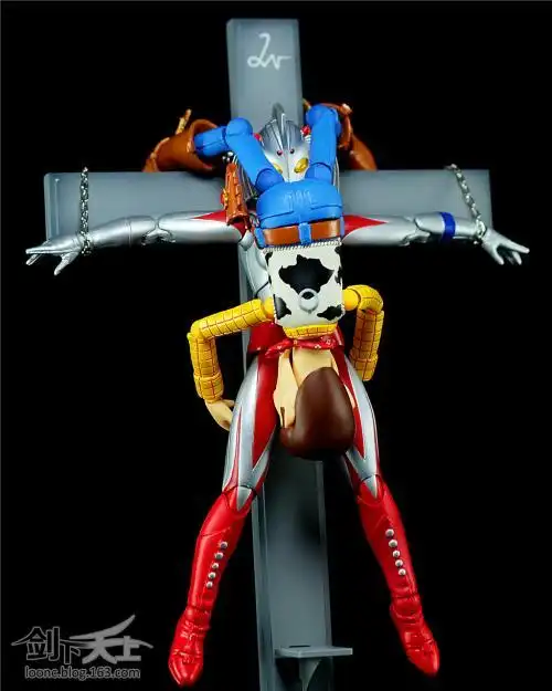 奥特之母屁股被怪兽之王流血 奥特之母屁股被怪兽之王流血