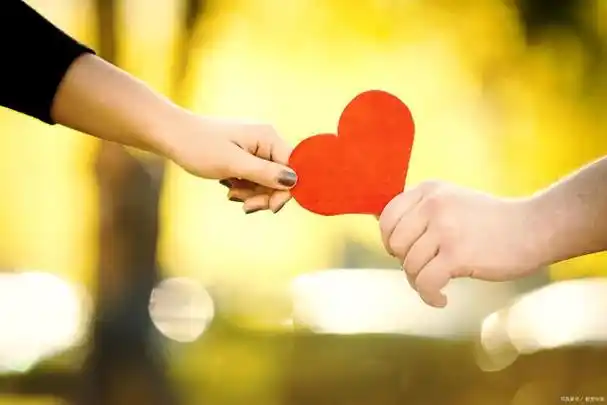 那么爱该怎么表达,对方才能体会得到,什么是实际行动