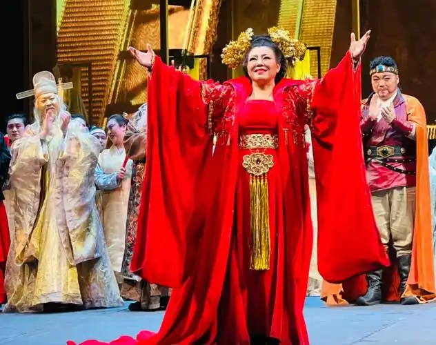 欣赏上海歌剧院制作普契尼歌剧图兰朵