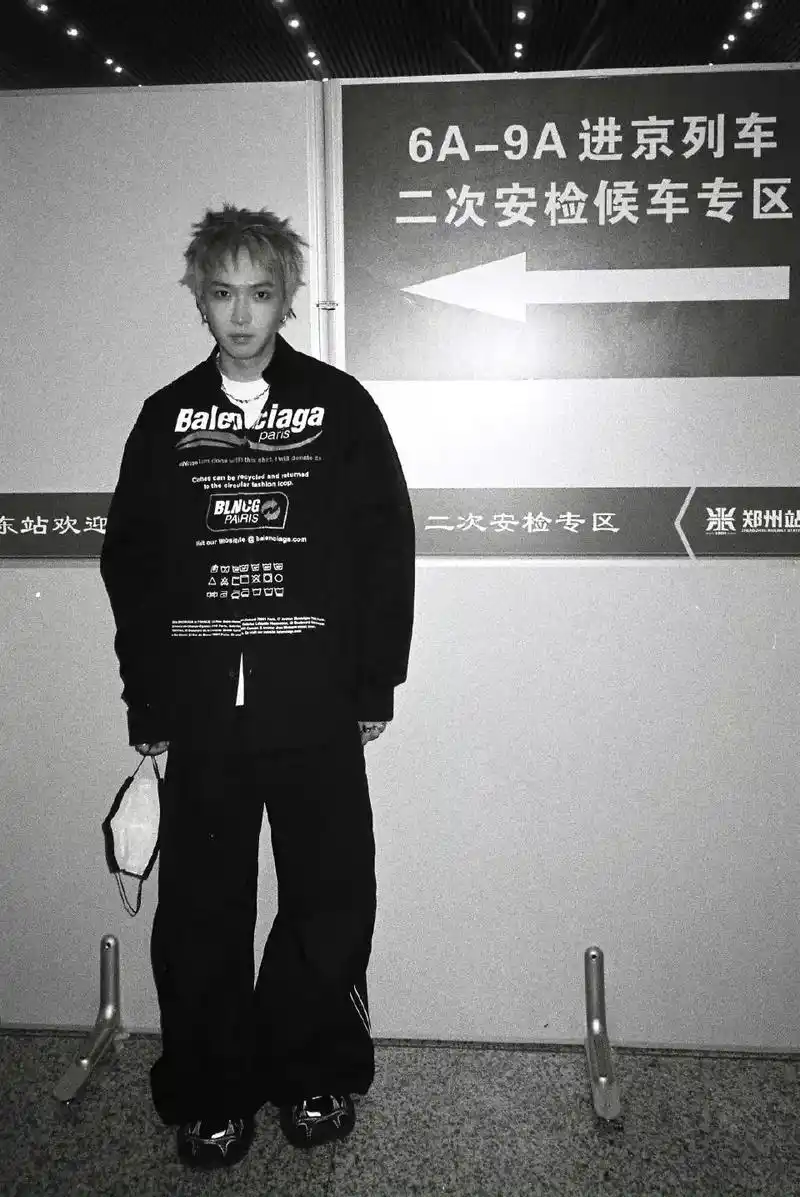 别太帅了#黑白系 #185大帅哥 #tizzyt #纯情男高 - 抖音