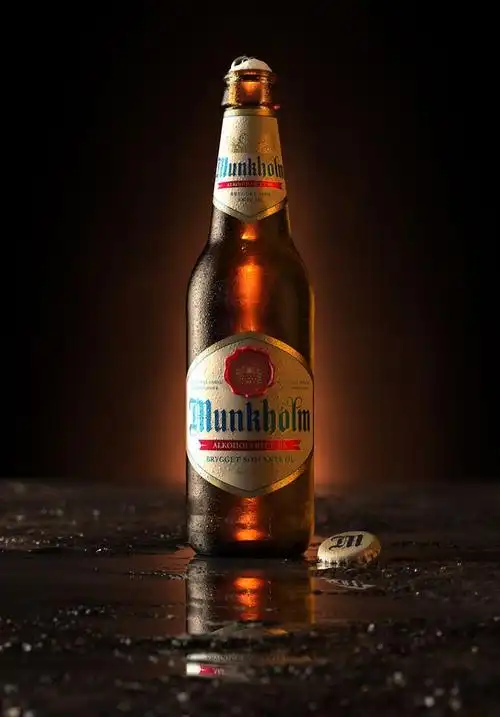 tim-cooper-munkholm-bottle.jpg (1045×1500)