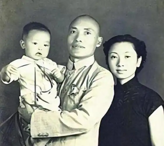 杨彦俊前脚刚走,黄百韬的好友张进叶后脚来访,他也是听到黄百韬的死讯