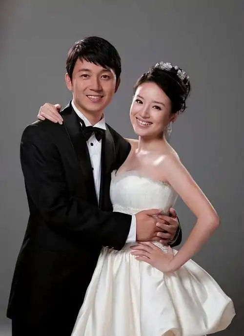 曾经的金童玉女,董洁和潘粤明,如今已经无法再像以前那样见面并微笑了