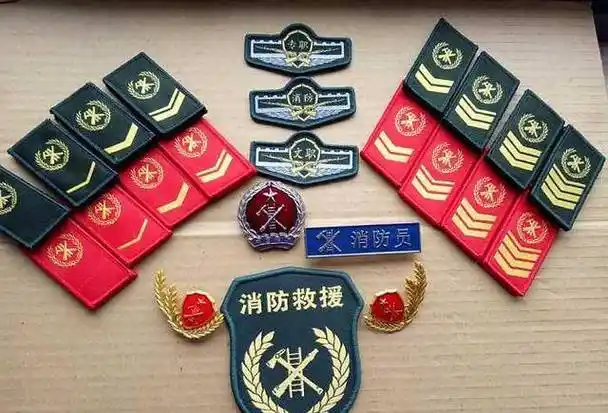 军装胸前的"马赛克"到底是啥?中美差别原来这么大_军人_中国_军衔