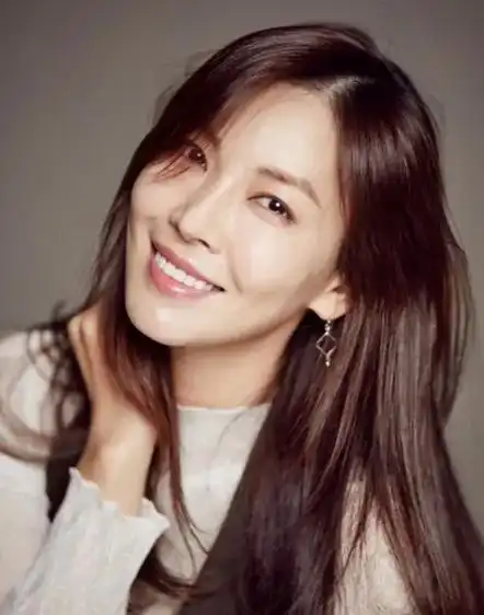 812125(金素妍) - 韩国女演员.1980年出生于韩国首尔 - 抖音