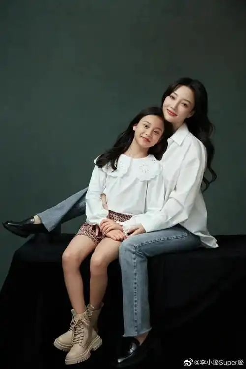 曾被亲妈嫌弃的甜馨如今长大却被怀疑整容